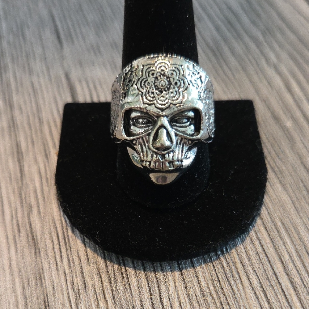 Skull Ring w/Mandala Mask